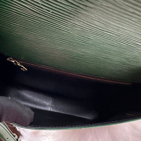 Authentic Louis Vuitton Saint Cloud GM Epi Leather Crossbody Shoulder Bag - Picture 9 of 14